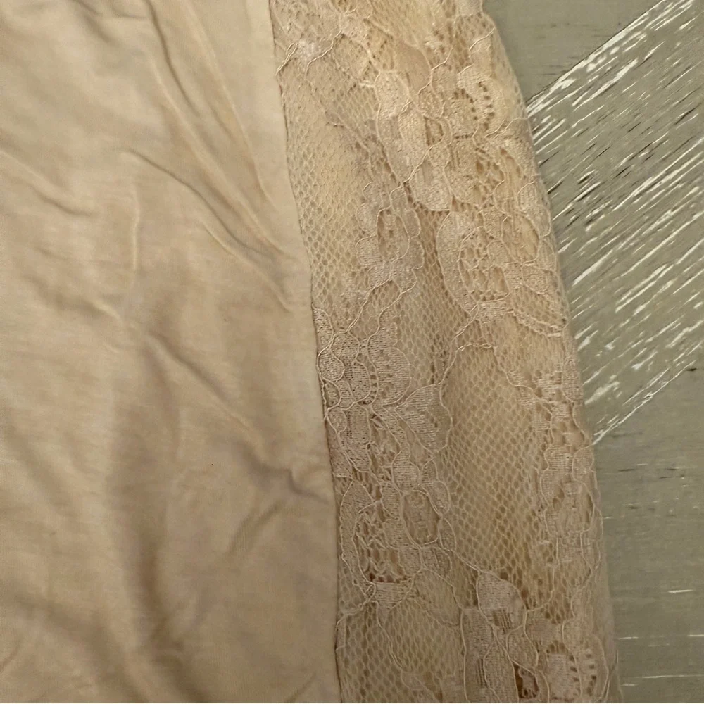 POL Cream Lace Peplum Camisole Tank Top - Picture 4 of 10